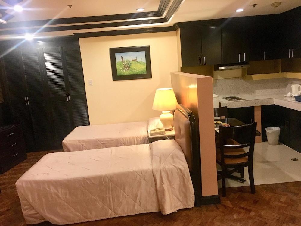 Lourdes Suites Makati City Exterior photo